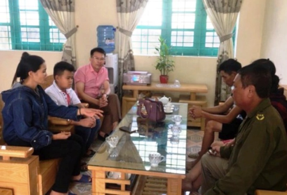 Nam sinh lớp 7 nhặt được hơn 70 triệu đồng, trả lại người đánh mất - 2 Nam sinh lớp 7 nhặt được hơn 70 triệu đồng, trả lại người đánh mất - 2