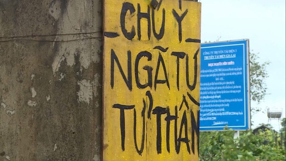 Đường 250 tỷ chưa bàn giao đã sạt lở: Nhiều “ngã tư tử thần”! - 2 Đường 250 tỷ chưa bàn giao đã sạt lở: Nhiều “ngã tư tử thần”! - 2