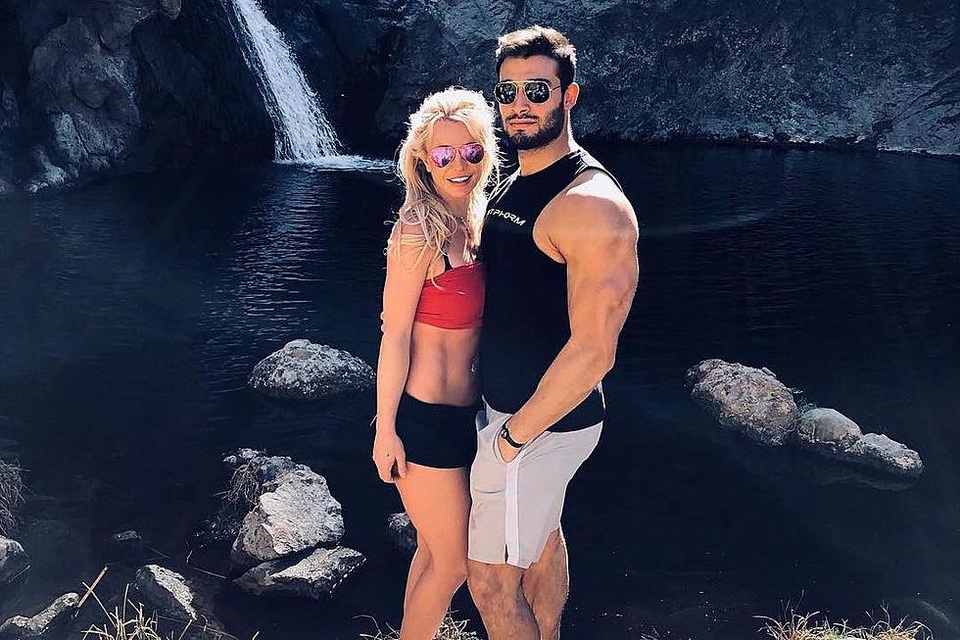 Bạn trai giúp Britney Spears giữ bình tĩnh - 4 Bạn trai giúp Britney Spears giữ bình tĩnh - 4