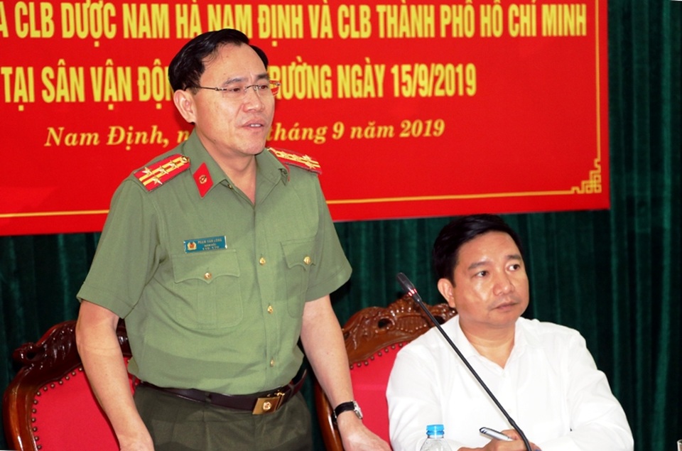 Huy động gần 400 chiến sĩ bảo đảm an ninh sân Thiên Trường - 4 Huy động gần 400 chiến sĩ bảo đảm an ninh sân Thiên Trường - 4