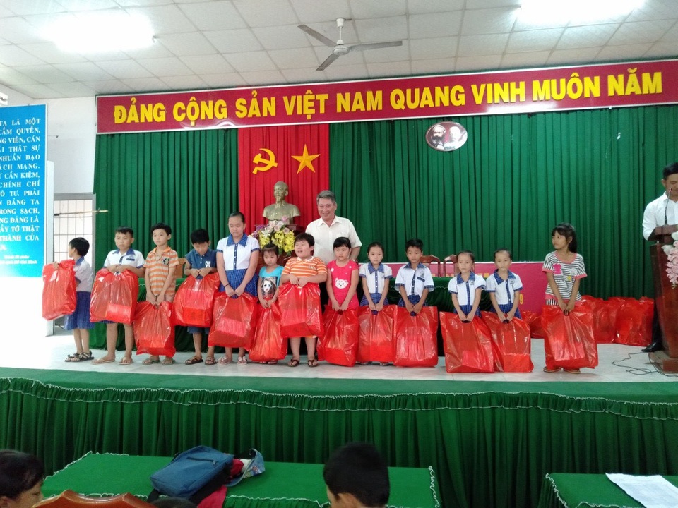 Rio Land tài trợ xây dựng đường cho bà con nông thôn tại Vĩnh Long - 3 Rio Land tài trợ xây dựng đường cho bà con nông thôn tại Vĩnh Long - 3