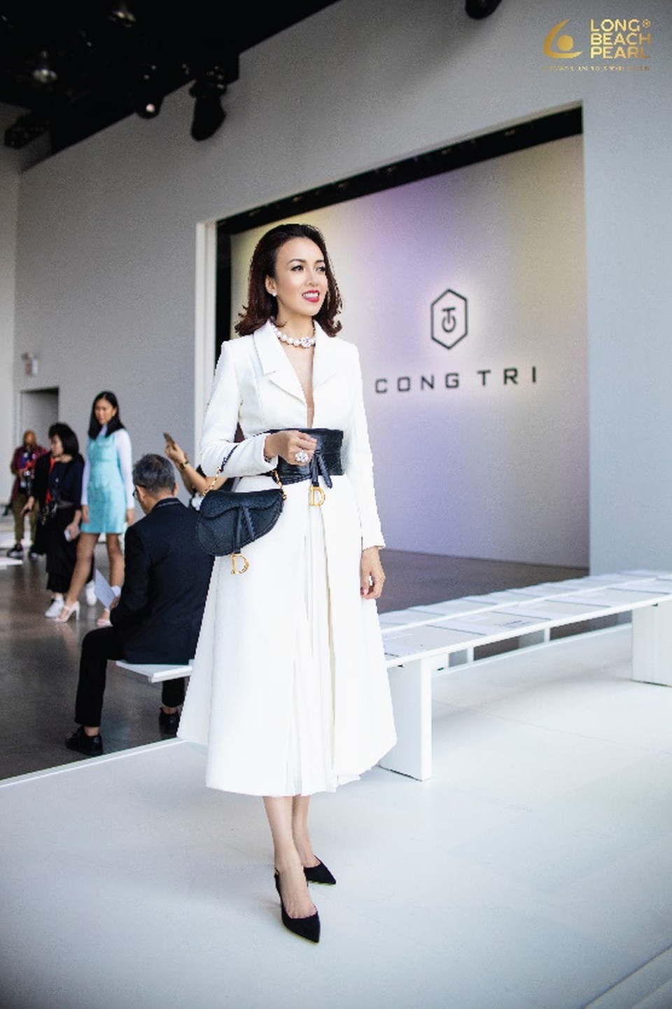 Doanh nhân Mỹ Cảnh tự hào mang trang sức ngọc trai đến New York Fashion Week - 3 Doanh nhân Mỹ Cảnh tự hào mang trang sức ngọc trai đến New York Fashion Week - 3