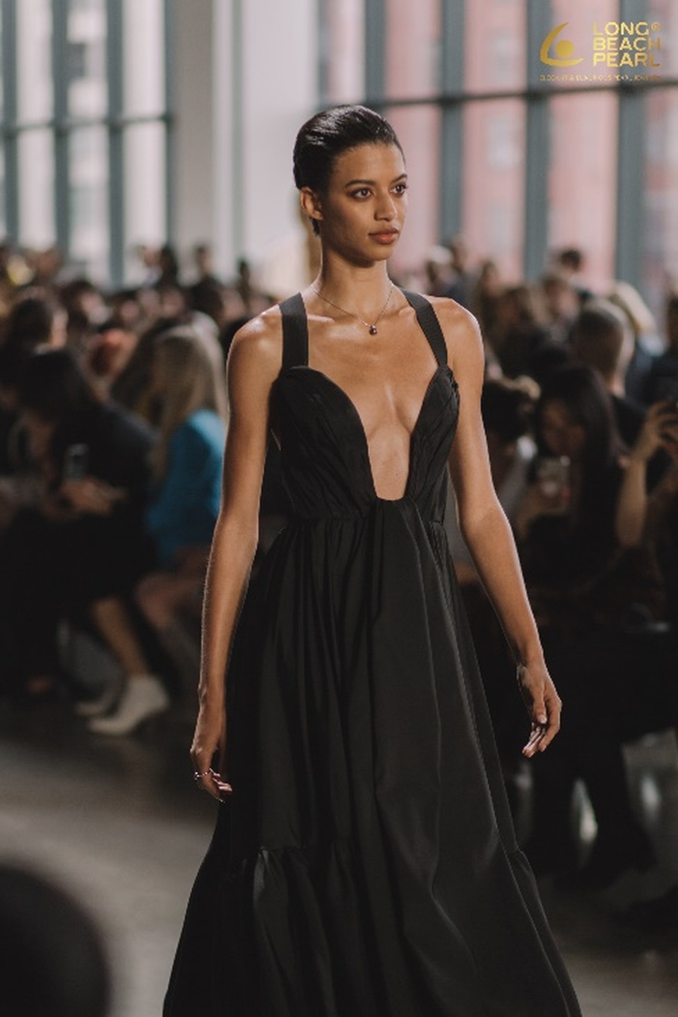 Doanh nhân Mỹ Cảnh tự hào mang trang sức ngọc trai đến New York Fashion Week - 7 Doanh nhân Mỹ Cảnh tự hào mang trang sức ngọc trai đến New York Fashion Week - 7