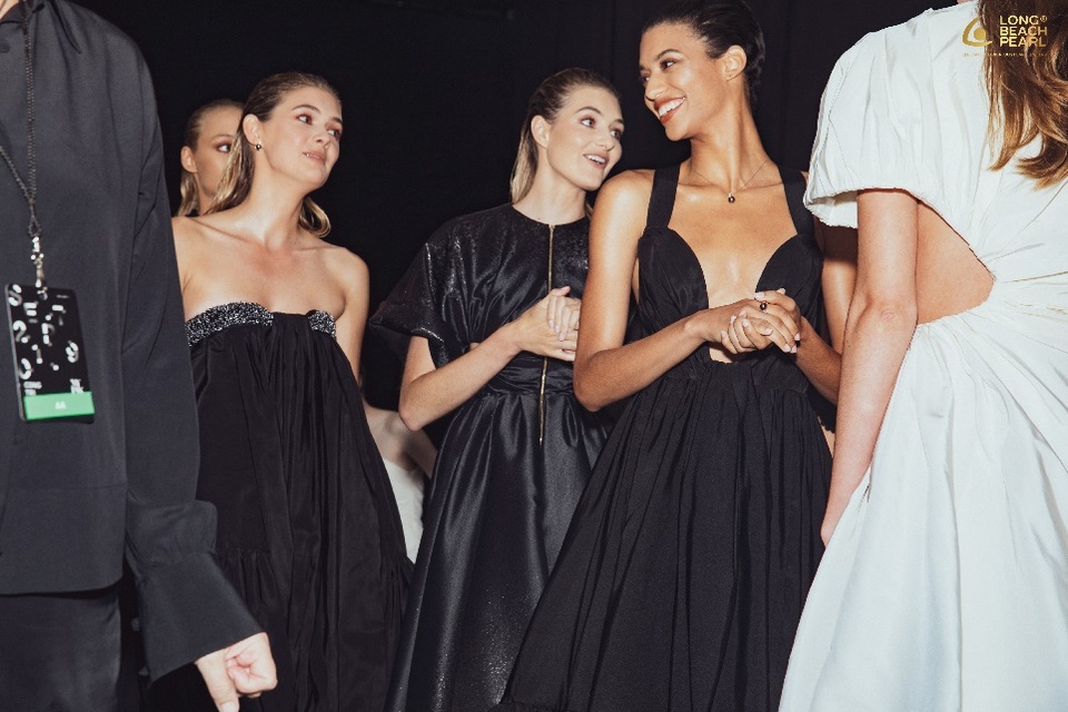 Doanh nhân Mỹ Cảnh tự hào mang trang sức ngọc trai đến New York Fashion Week - 10 Doanh nhân Mỹ Cảnh tự hào mang trang sức ngọc trai đến New York Fashion Week - 10