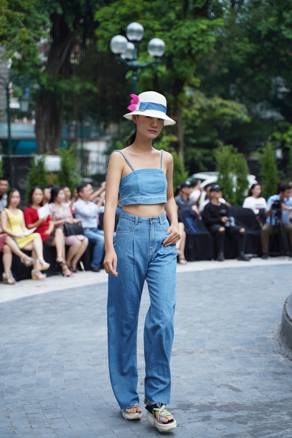 Người béo mặc gì cho đẹp và câu trả lời ấn tượng của Genviet Jeans - 16 Người béo mặc gì cho đẹp và câu trả lời ấn tượng của Genviet Jeans - 16