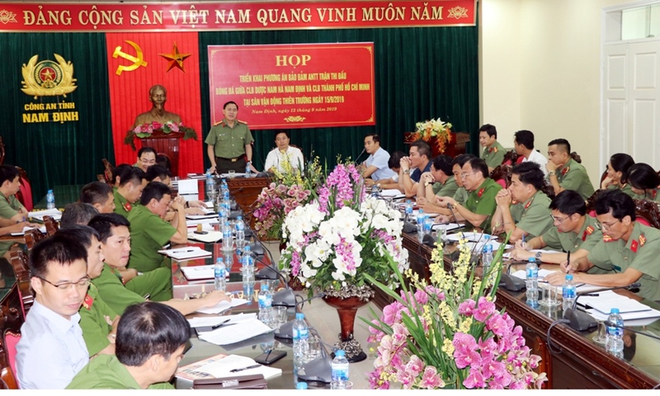 Huy động gần 400 chiến sĩ bảo đảm an ninh sân Thiên Trường - 2 Huy động gần 400 chiến sĩ bảo đảm an ninh sân Thiên Trường - 2