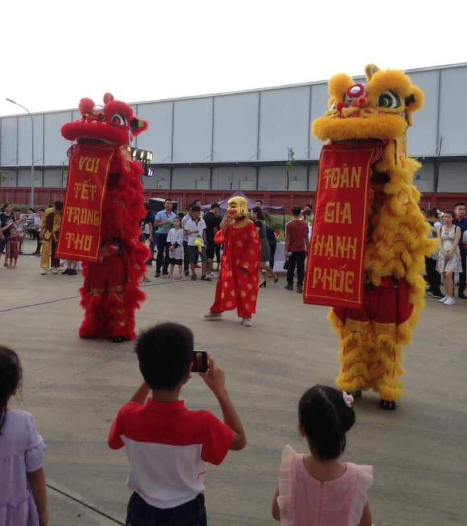 Kinh doanh thời vụ dịp Trung thu: Múa lân một tuần kiếm 140 triệu đồng - 3 Kinh doanh thời vụ dịp Trung thu: Múa lân một tuần kiếm 140 triệu đồng - 3