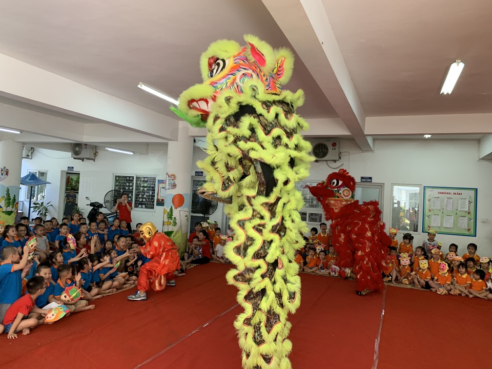 Kinh doanh thời vụ dịp Trung thu: Múa lân một tuần kiếm 140 triệu đồng - 5 Kinh doanh thời vụ dịp Trung thu: Múa lân một tuần kiếm 140 triệu đồng - 5