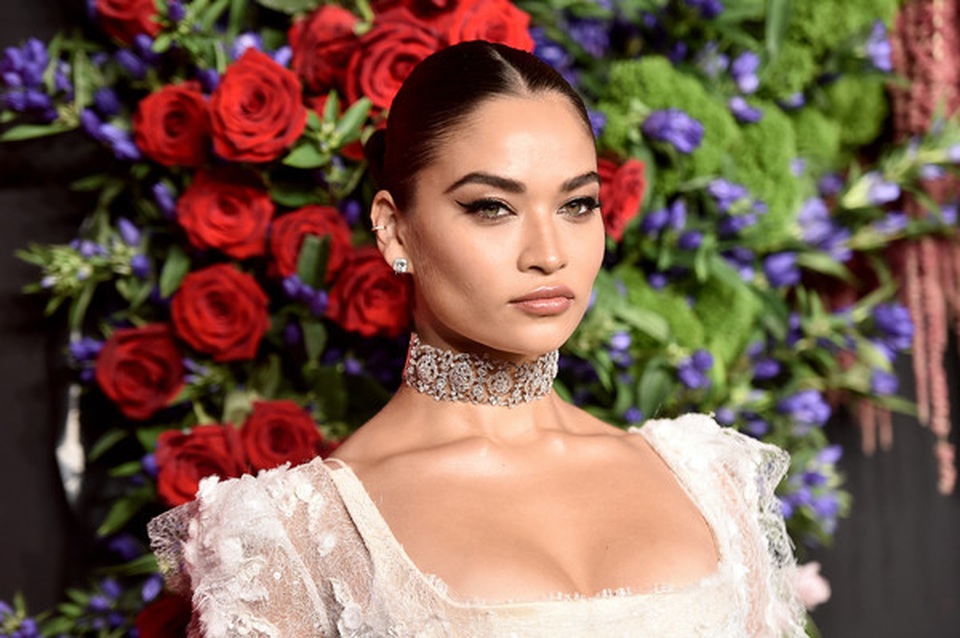 Shanina Shaik bốc lửa với váy ren xuyên thấu - 4 Shanina Shaik bốc lửa với váy ren xuyên thấu - 4