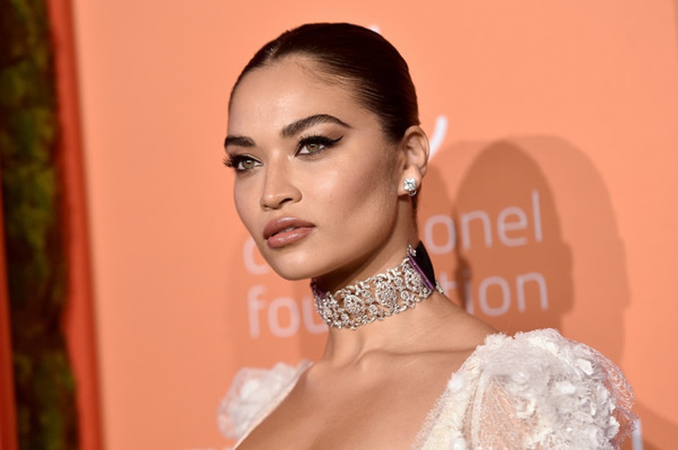 Shanina Shaik bốc lửa với váy ren xuyên thấu - 2 Shanina Shaik bốc lửa với váy ren xuyên thấu - 2
