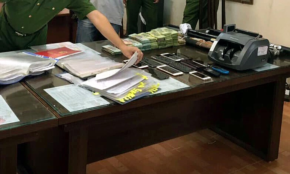 Công an Hà Nội triệt phá ổ nhóm tín dụng đen lớn nhất huyện Thạch Thất - 3 Công an Hà Nội triệt phá ổ nhóm tín dụng đen lớn nhất huyện Thạch Thất - 3