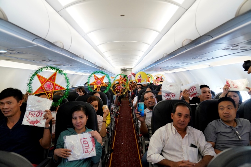 Trung thu rộn ràng trên độ cao 10.000 mét cùng các bạn nhỏ - 6 Trung thu rộn ràng trên độ cao 10.000 mét cùng các bạn nhỏ - 6