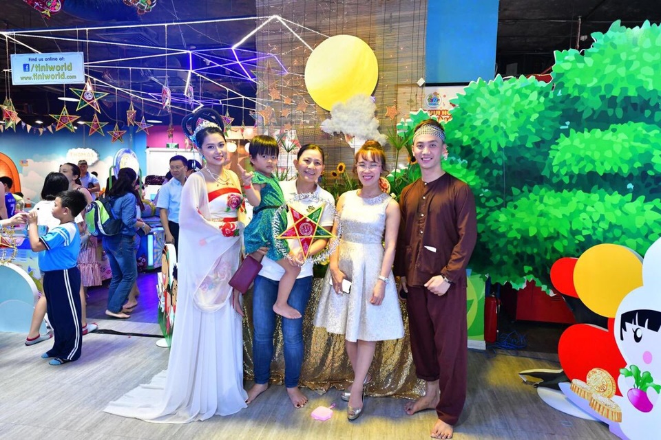 Trung thu rộn ràng trên độ cao 10.000 mét cùng các bạn nhỏ - 13 Trung thu rộn ràng trên độ cao 10.000 mét cùng các bạn nhỏ - 13