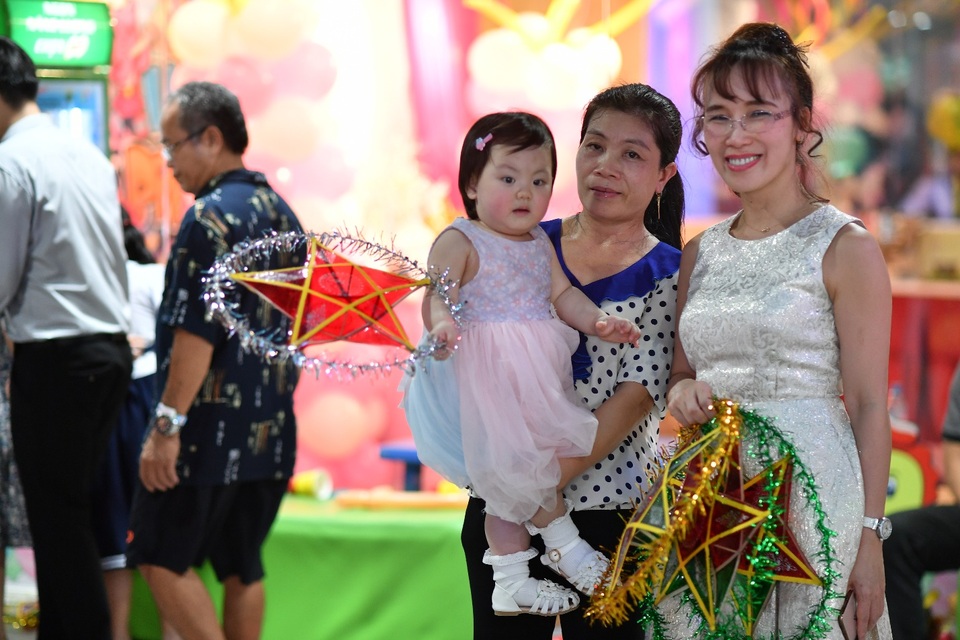 Trung thu rộn ràng trên độ cao 10.000 mét cùng các bạn nhỏ - 14 Trung thu rộn ràng trên độ cao 10.000 mét cùng các bạn nhỏ - 14