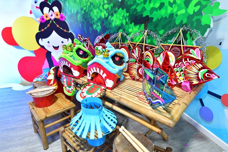 Trung thu rộn ràng trên độ cao 10.000 mét cùng các bạn nhỏ - 16 Trung thu rộn ràng trên độ cao 10.000 mét cùng các bạn nhỏ - 16