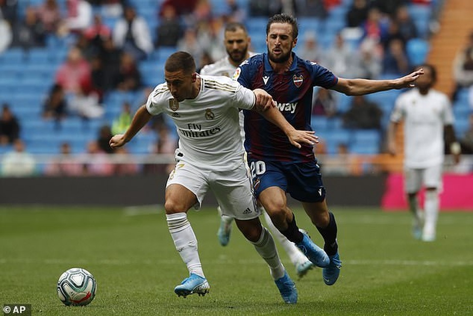 Dẫn trước 3 bàn, Real Madrid vẫn suýt mất điểm trên sân nhà - 5 Dẫn trước 3 bàn, Real Madrid vẫn suýt mất điểm trên sân nhà - 5
