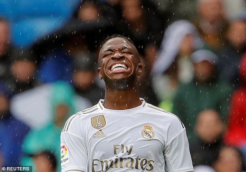 Dẫn trước 3 bàn, Real Madrid vẫn suýt mất điểm trên sân nhà - 6 Dẫn trước 3 bàn, Real Madrid vẫn suýt mất điểm trên sân nhà - 6