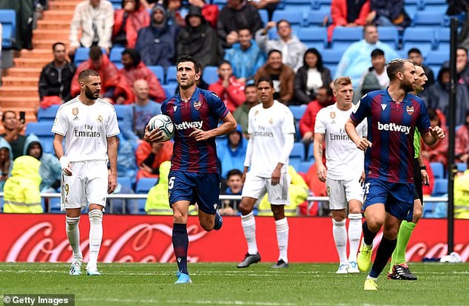 Dẫn trước 3 bàn, Real Madrid vẫn suýt mất điểm trên sân nhà - 7 Dẫn trước 3 bàn, Real Madrid vẫn suýt mất điểm trên sân nhà - 7