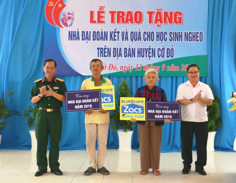 Ban Tuyên giáo TP Cần Thơ trao tặng 50 suất học bổng và 10 xe đạp cho HS khó khăn - 3 Ban Tuyên giáo TP Cần Thơ trao tặng 50 suất học bổng và 10 xe đạp cho HS khó khăn - 3
