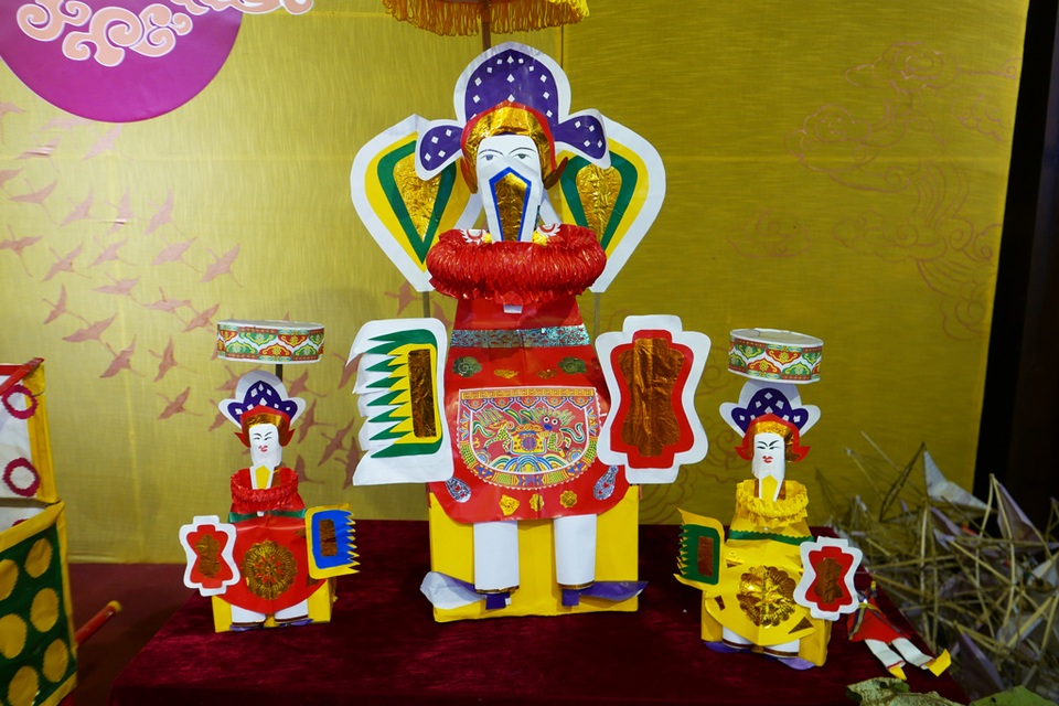 Hà Nội: Phố cổ rực rỡ đèn lồng, chật cứng người đi chơi Trung thu - 11 Hà Nội: Phố cổ rực rỡ đèn lồng, chật cứng người đi chơi Trung thu - 11