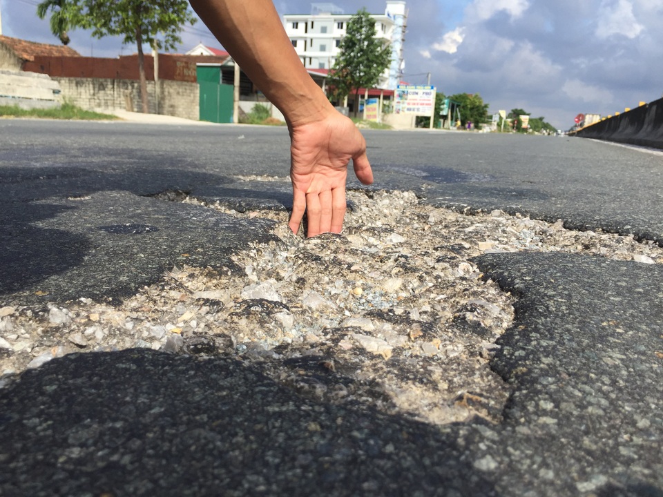 Quốc lộ hơn 2.400 tỷ đồng “lở loét” - 8