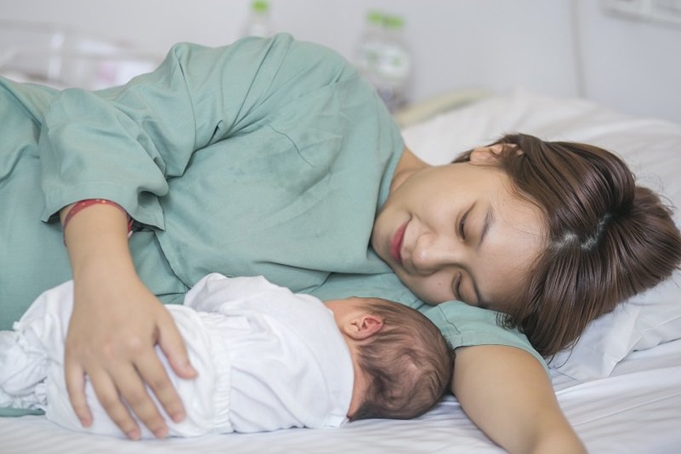 Chăm sóc sản phụ sau sinh thường - 3 Chăm sóc sản phụ sau sinh thường - 3