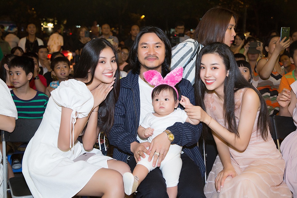Hoa hậu Tiểu Vy, Lương Thuỳ Linh đón trung thu cùng trẻ em có hoàn cảnh khó khăn - 8 Hoa hậu Tiểu Vy, Lương Thuỳ Linh đón trung thu cùng trẻ em có hoàn cảnh khó khăn - 8