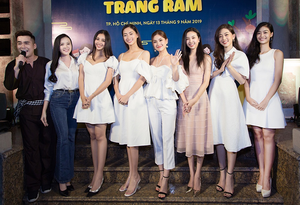 Hoa hậu Tiểu Vy, Lương Thuỳ Linh đón trung thu cùng trẻ em có hoàn cảnh khó khăn - 1 Hoa hậu Tiểu Vy, Lương Thuỳ Linh đón trung thu cùng trẻ em có hoàn cảnh khó khăn - 1