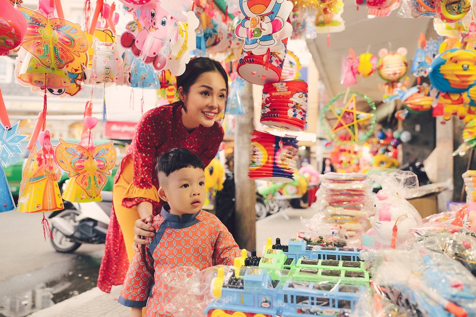 Làm mẹ đơn thân, Dương Cẩm Lynh cố vun vén cho con một tuổi thơ êm đẹp - 11