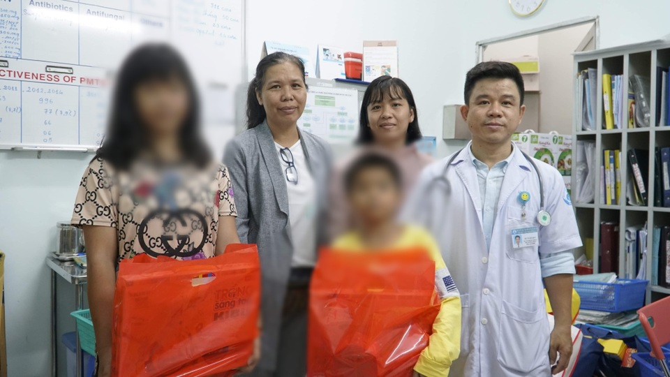 Mang “Trăng Rằm Yêu Thương”đến những trẻ em bị nhiễm HIV.jpg