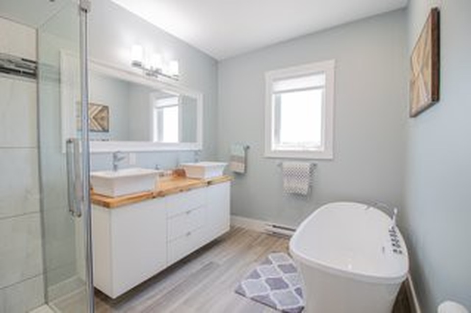 Ngôi nhà làm từ 6 nghìn chai nhựa tái chế, có view biển tuyệt đẹp - 8 Ngôi nhà làm từ 6 nghìn chai nhựa tái chế, có view biển tuyệt đẹp - 8