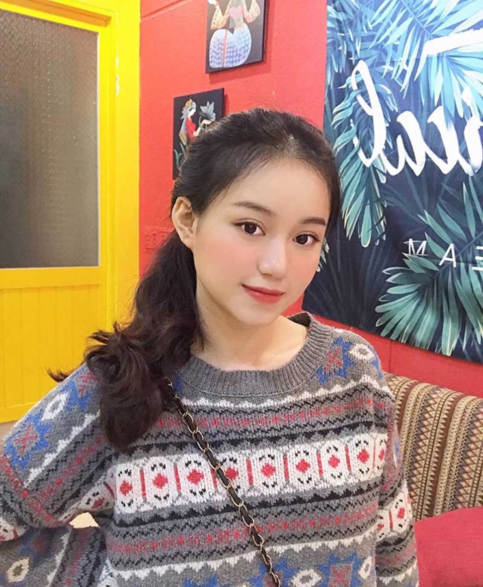 Lớp phó học tập diện áo dài trắng xinh nổi bật trong lễ chào cờ - 9 Lớp phó học tập diện áo dài trắng xinh nổi bật trong lễ chào cờ - 9