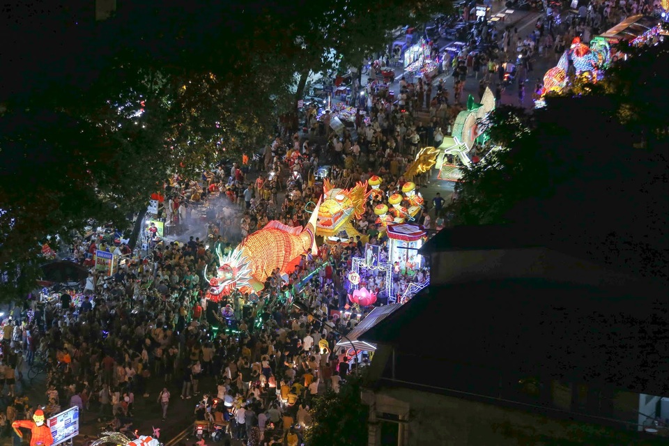 Mãn nhãn những mô hình đèn trung thu khổng lồ độc nhất vô nhị ở Tuyên Quang - 11 Mãn nhãn những mô hình đèn trung thu khổng lồ độc nhất vô nhị ở Tuyên Quang - 11