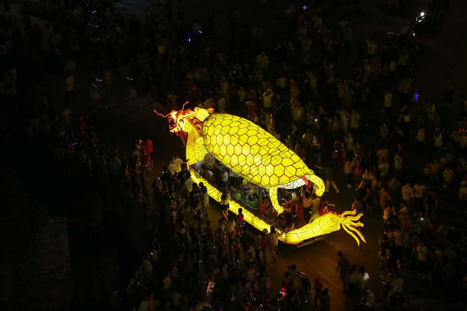 Mãn nhãn những mô hình đèn trung thu khổng lồ độc nhất vô nhị ở Tuyên Quang - 4 Mãn nhãn những mô hình đèn trung thu khổng lồ độc nhất vô nhị ở Tuyên Quang - 4