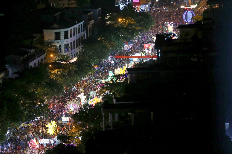 Mãn nhãn những mô hình đèn trung thu khổng lồ độc nhất vô nhị ở Tuyên Quang - 1 Mãn nhãn những mô hình đèn trung thu khổng lồ độc nhất vô nhị ở Tuyên Quang - 1