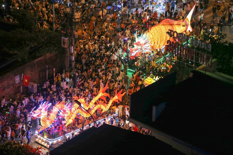 Mãn nhãn những mô hình đèn trung thu khổng lồ độc nhất vô nhị ở Tuyên Quang - 10 Mãn nhãn những mô hình đèn trung thu khổng lồ độc nhất vô nhị ở Tuyên Quang - 10