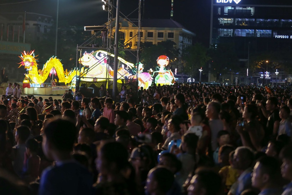 Mãn nhãn những mô hình đèn trung thu khổng lồ độc nhất vô nhị ở Tuyên Quang - 13 Mãn nhãn những mô hình đèn trung thu khổng lồ độc nhất vô nhị ở Tuyên Quang - 13