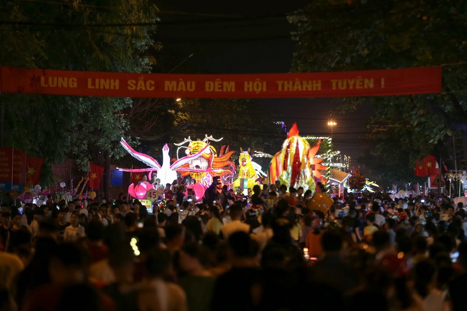 Mãn nhãn những mô hình đèn trung thu khổng lồ độc nhất vô nhị ở Tuyên Quang - 3 Mãn nhãn những mô hình đèn trung thu khổng lồ độc nhất vô nhị ở Tuyên Quang - 3