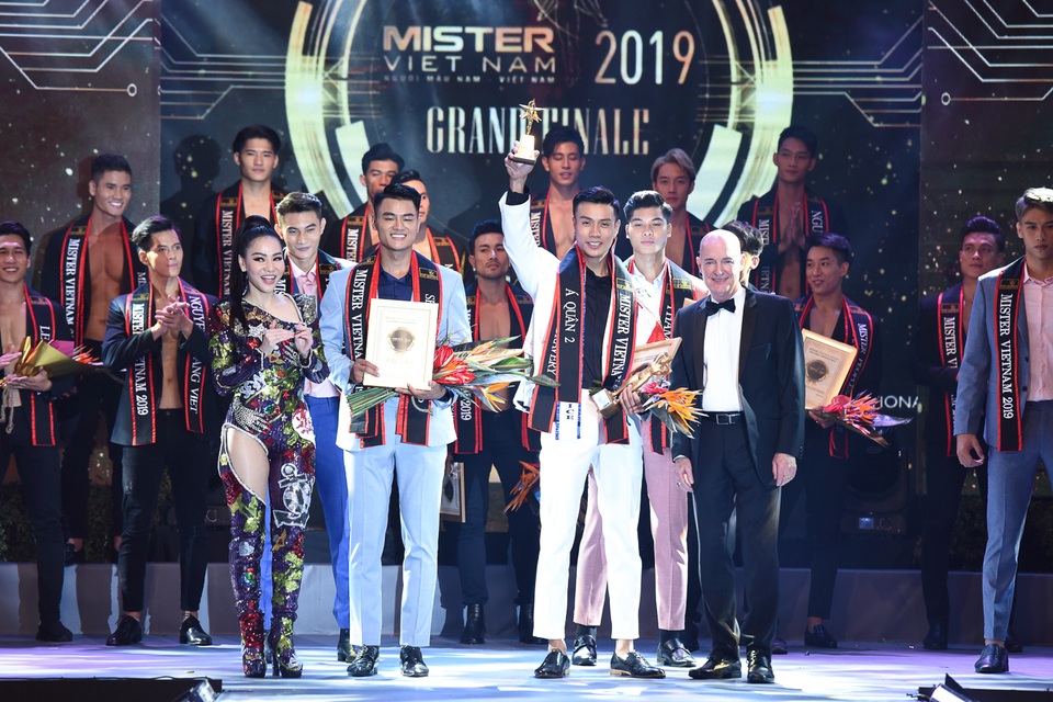 Quý ông Việt Nam 2019 gây sốc khi quyết định trao 2 giải Quán quân - 20 Quý ông Việt Nam 2019 gây sốc khi quyết định trao 2 giải Quán quân - 20