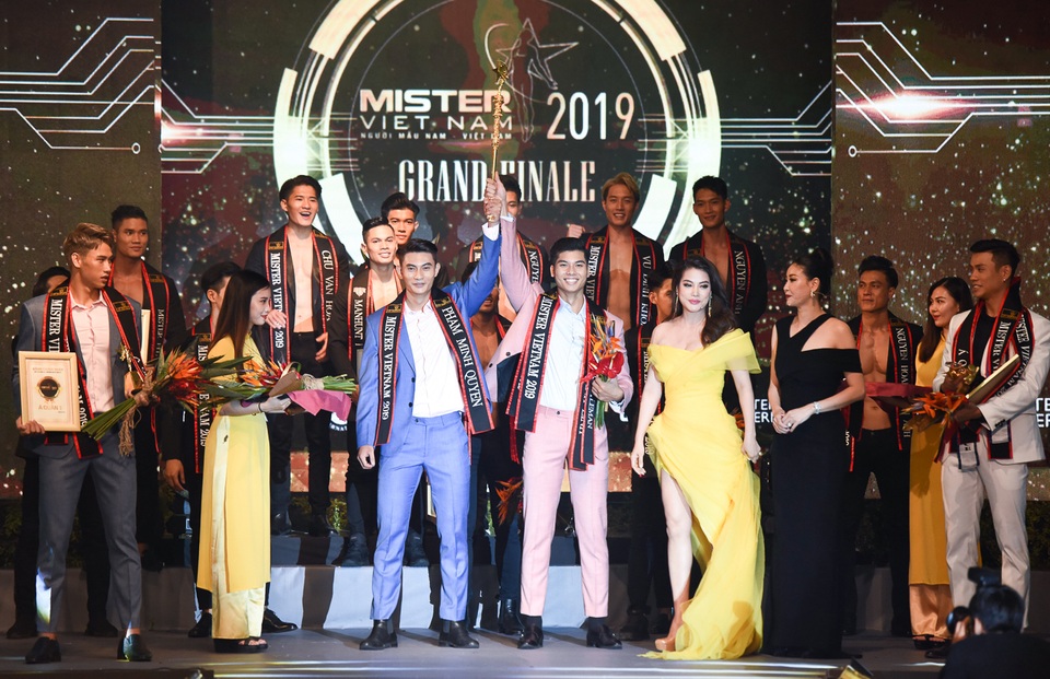 Quý ông Việt Nam 2019 gây sốc khi quyết định trao 2 giải Quán quân - 17 Quý ông Việt Nam 2019 gây sốc khi quyết định trao 2 giải Quán quân - 17