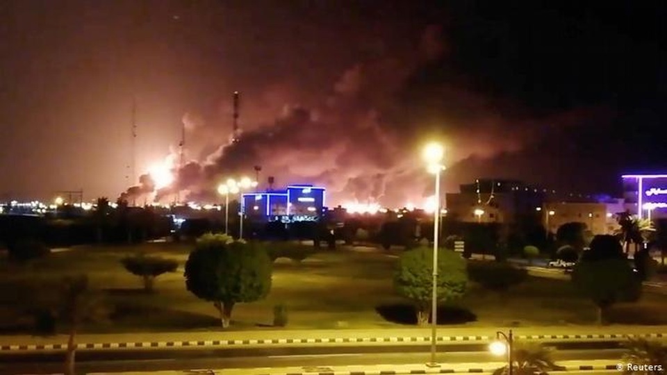 Hai cơ sở dầu mỏ của Ả-rập Xê-út bị tấn công, Mỹ tố Iran là thủ phạm - 1 Hai cơ sở dầu mỏ của Ả-rập Xê-út bị tấn công, Mỹ tố Iran là thủ phạm - 1