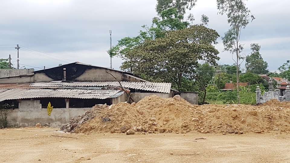Công trình của Bộ Chỉ huy Quân sự tỉnh Thừa Thiên Huế gây ngập lụt đường sắt Bắc Nam! - 4 Công trình của Bộ Chỉ huy Quân sự tỉnh Thừa Thiên Huế gây ngập lụt đường sắt Bắc Nam! - 4