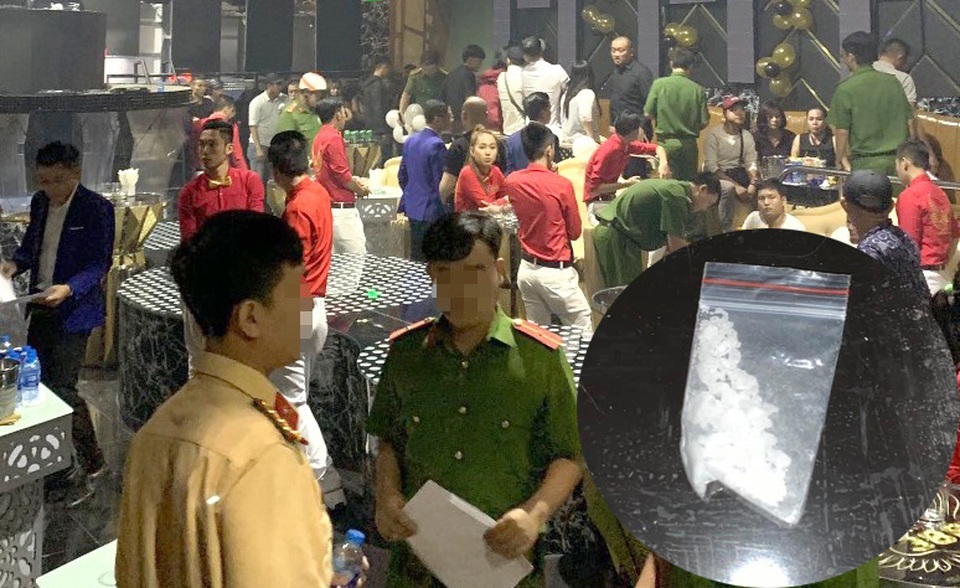 35 nam thanh nữ tú dương tính ma tuý trong quán bar - 1 35 nam thanh nữ tú dương tính ma tuý trong quán bar - 1