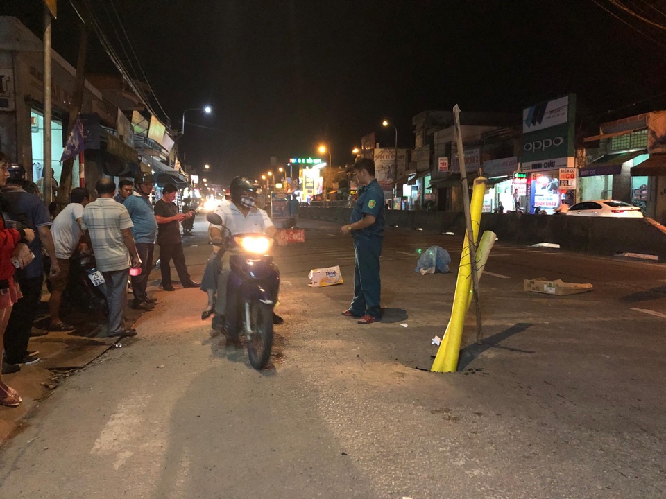 Xuất hiện hố sâu bất thường trên quốc lộ 1A - 3 Xuất hiện hố sâu bất thường trên quốc lộ 1A - 3