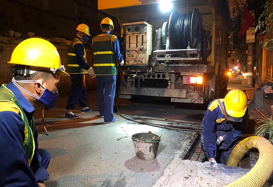 Xuyên đêm nạo vét bùn quanh nhà máy Rạng Đông - 18 Xuyên đêm nạo vét bùn quanh nhà máy Rạng Đông - 18