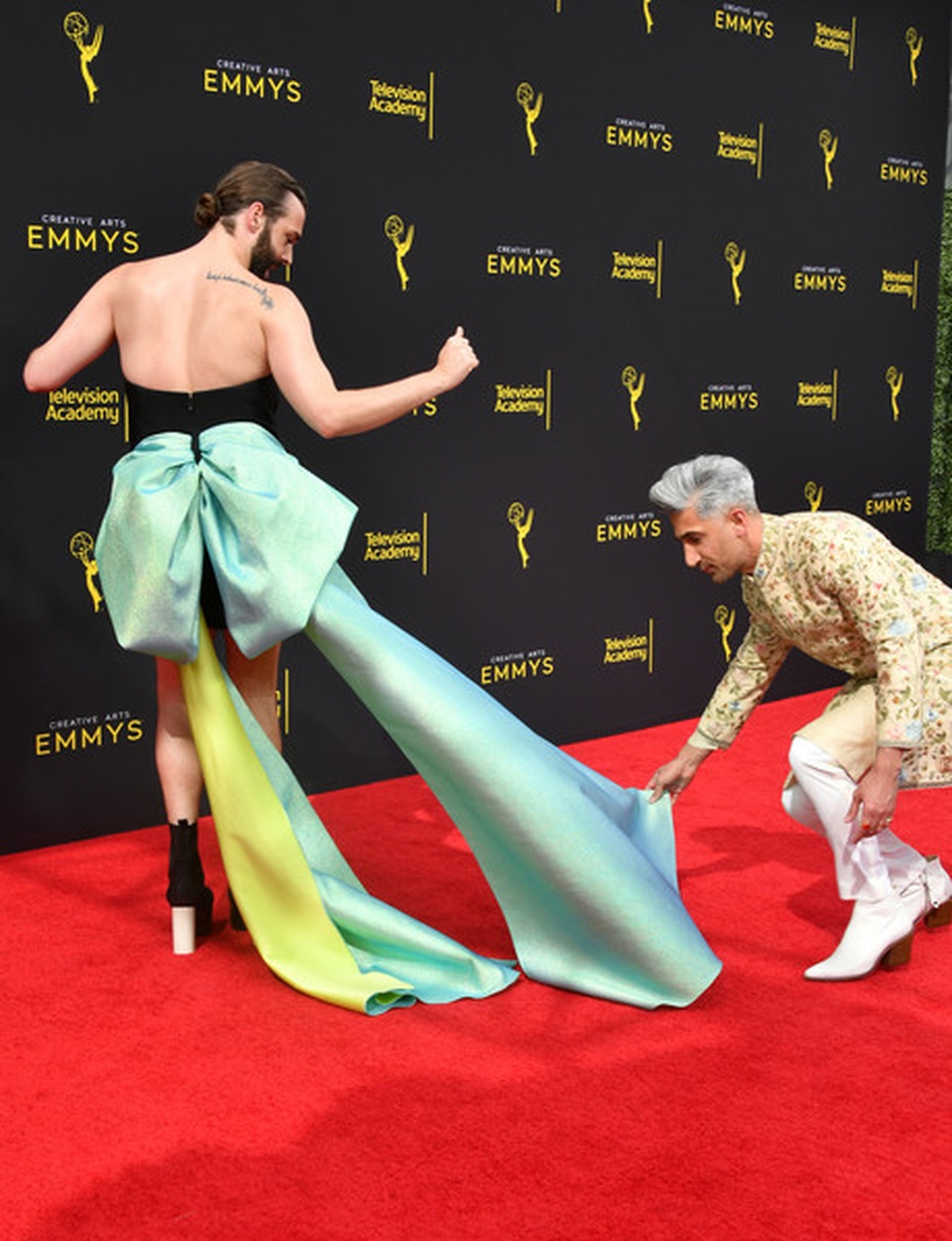 Jonathan Van Ness mặc váy dự sự kiện - 5 Jonathan Van Ness mặc váy dự sự kiện - 5