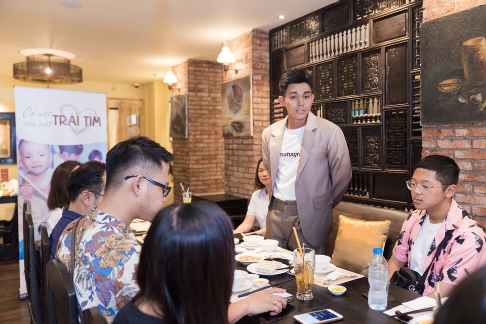 Jun Phạm chung tay hỗ trợ các em bị bệnh tim bẩm sinh - 1