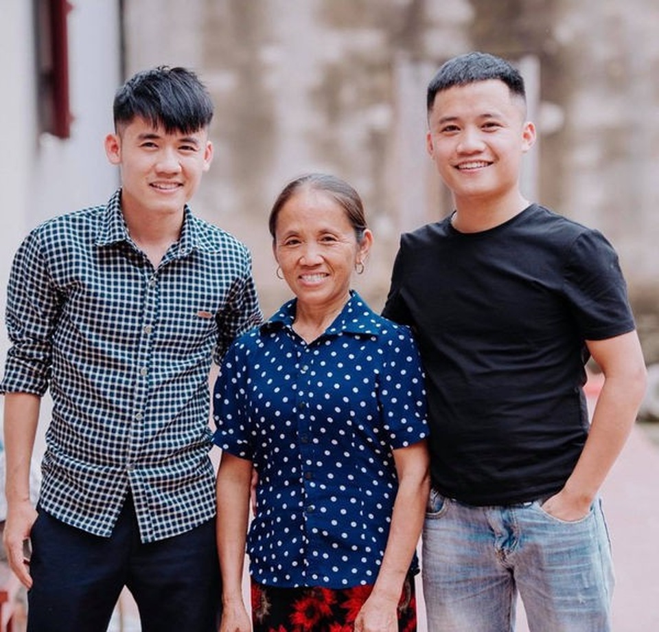Bà Tân Vlog có thể kiếm 400 triệu đồng/tháng, hai con trai cũng là Youtuber thì sao? - 1 Bà Tân Vlog có thể kiếm 400 triệu đồng/tháng, hai con trai cũng là Youtuber thì sao? - 1