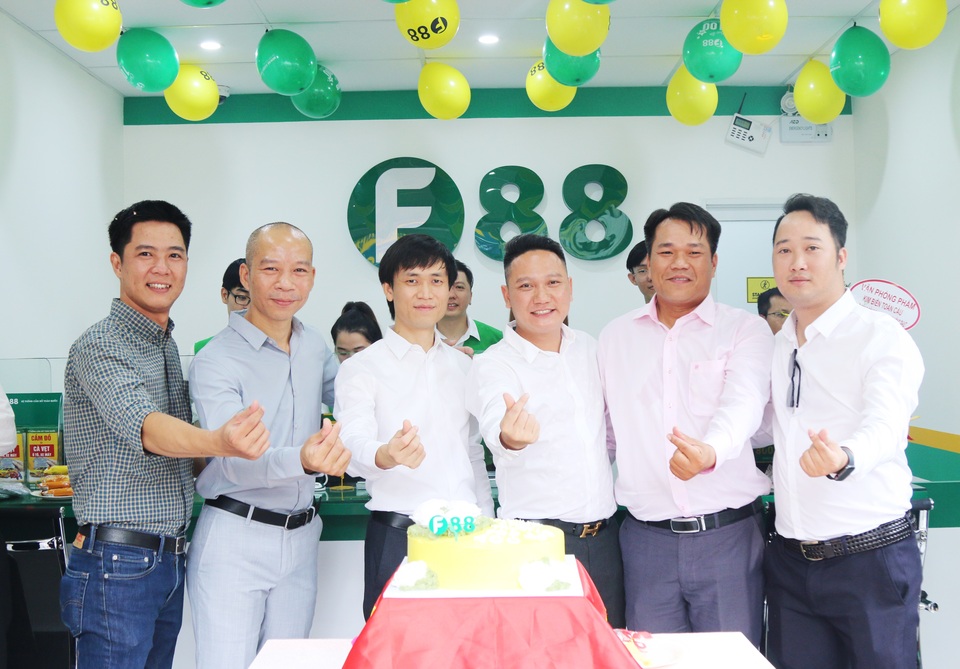 F88 lập kỷ lục khai trương 100 phòng giao dịch cho vay cầm cố - 2 F88 lập kỷ lục khai trương 100 phòng giao dịch cho vay cầm cố - 2