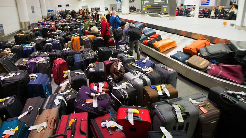 Nữ hành khách Trung Quốc cắn tiếp viên trên máy bay vì say rượu - 2 Nữ hành khách Trung Quốc cắn tiếp viên trên máy bay vì say rượu - 2